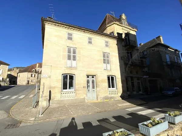 Maison 8 pièces 232 m²