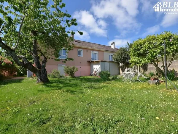 78690 LES ESSARTS LE ROI Charmante maison de 4 pièces avec s