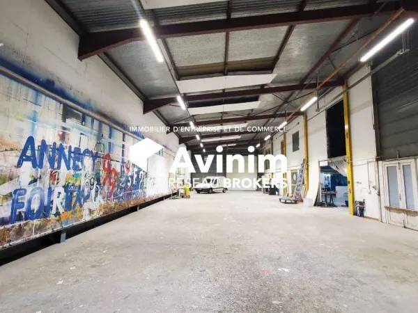 Entrepôt 334 m²