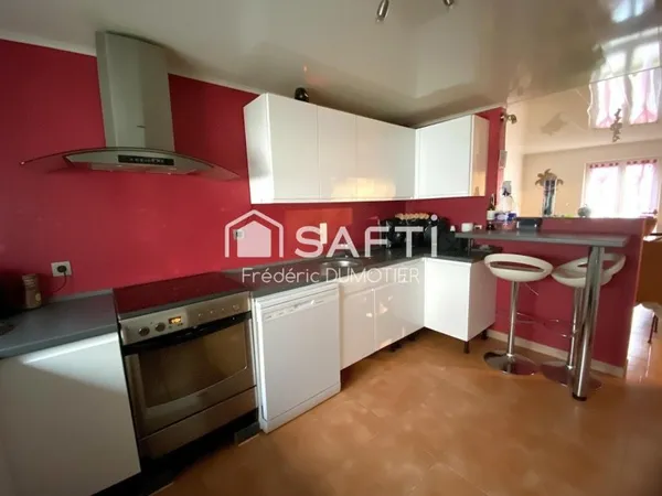 Maison habitable de plain-pied avec garage et jardin