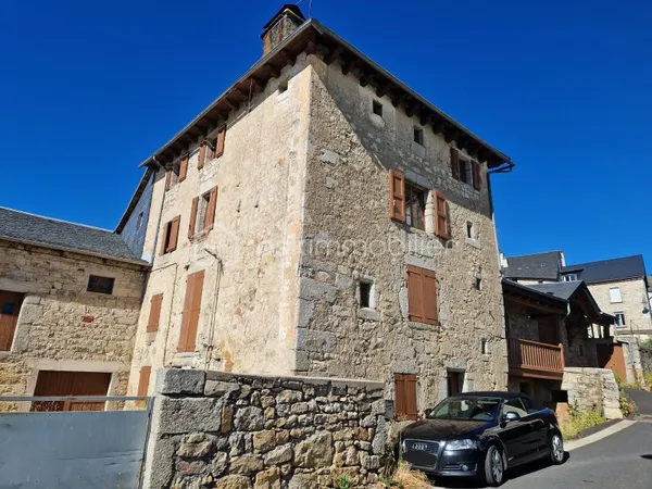 Maison 9 pièces 240 m²