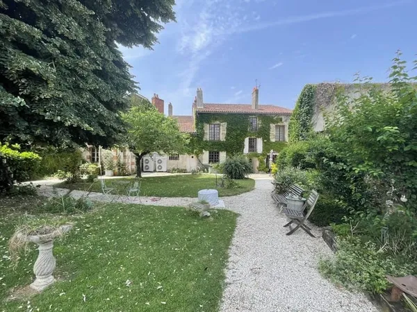 Maison 10 pièces 315 m²
