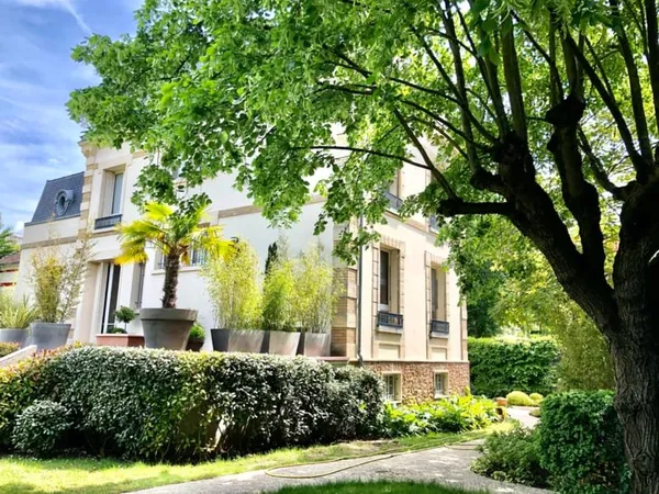 Maison 11 pièces 300 m²
