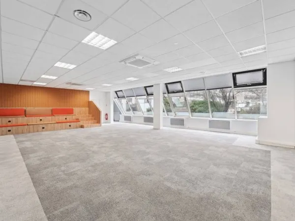 Bureaux 2 pièces 466 m²