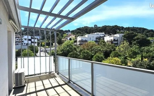 Superbe appartement t4 dernier etage avec terrasse vue panoramique etang de thau et mont saint clair