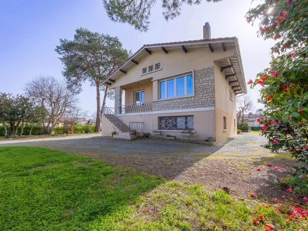 MIOS centre - Maison avec grand terrain d'environ 810 m²