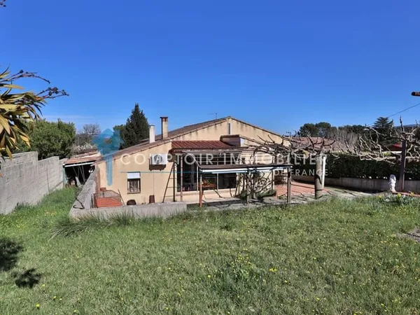 Dept 84 - Maubec proche village maison de plain-pied