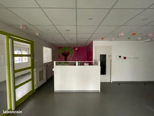 Local bureaux 194 m²