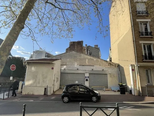 Local commercial 240 m²