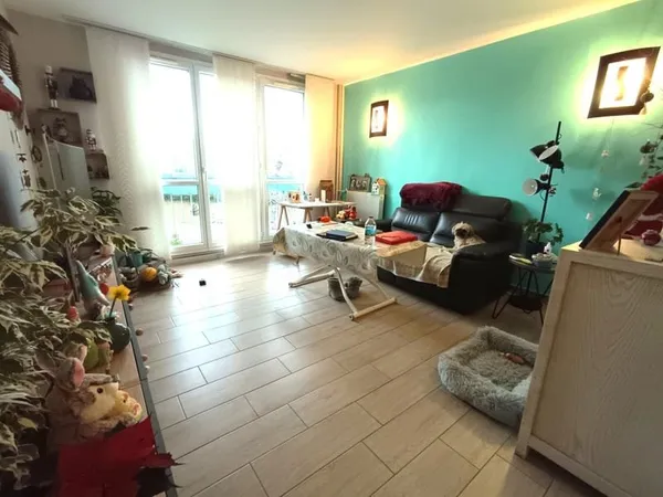 Très Bel Appartement Entièrement Rénové Proche Université et Gare RER
