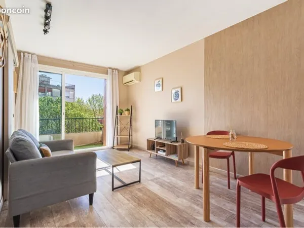 🏡 T2 30m² rénové + grand balcon - clim - vendu meublé