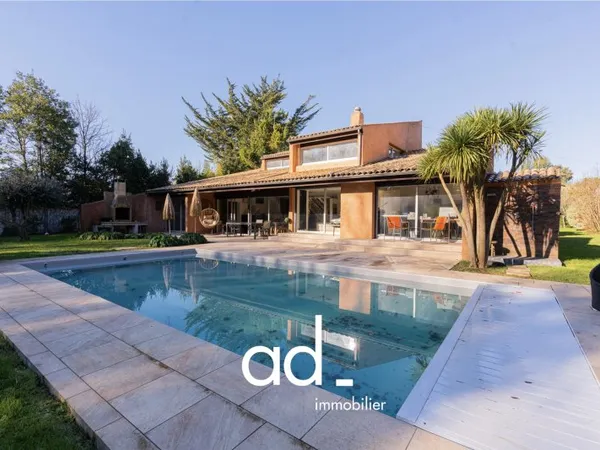 Maison 5 pièces 220 m²