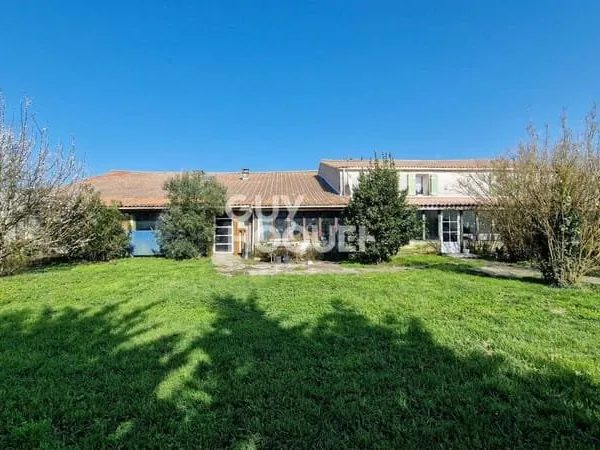 Maison 12 pièces 327 m²