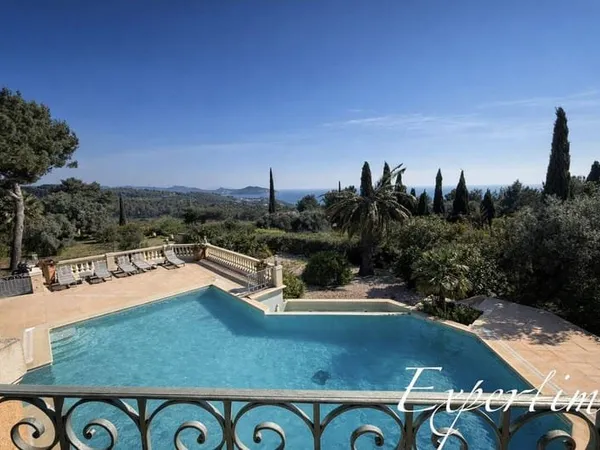 Villa 8 pièces 360 m²