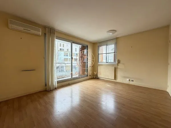 Local professionnel 5 pièces 82 m²