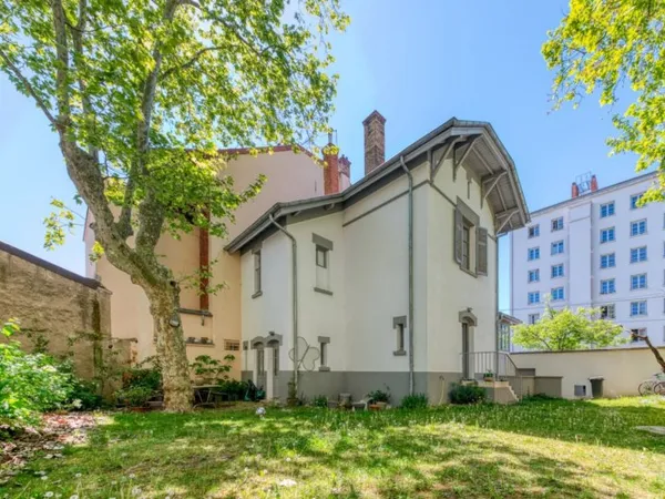 Lyon 4 - Chazière - Maison de 105,65 m² (surface au sol 177,10 m