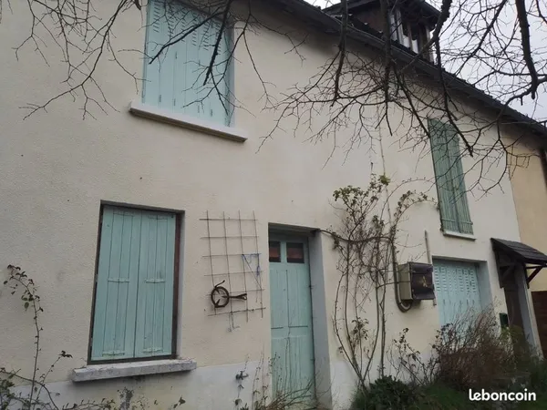 Maison de Hameau, mitoyenne, habitable de suite
