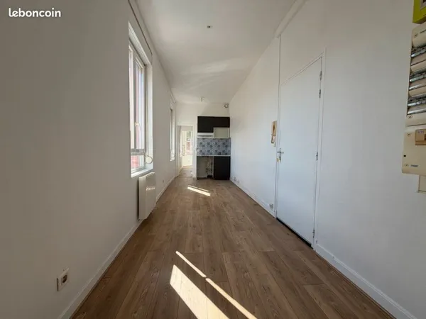 2 pièces 25 m² refait a neuf très lumineux