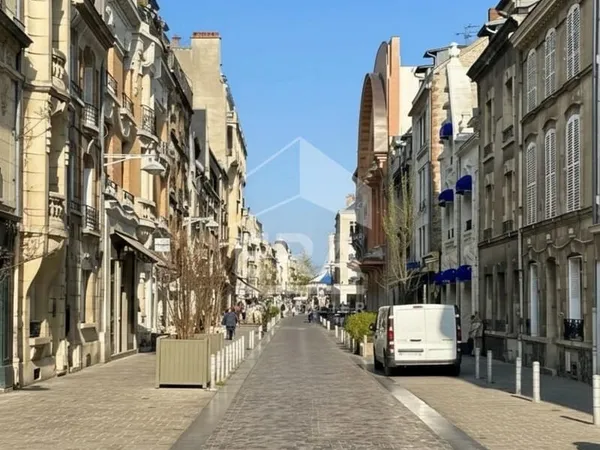 APPARTEMENT T2 AVEC TERRASSE EN HYPER-CENTRE, RUE DE THILLOIS