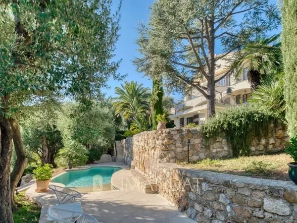 Villa 8 pièces 270 m²