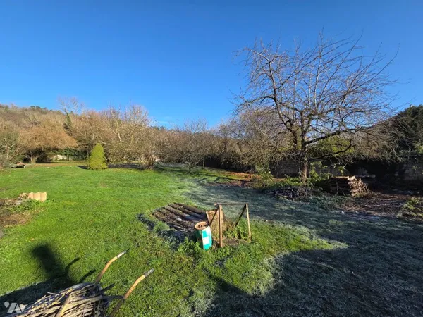 Terrain 893 m²