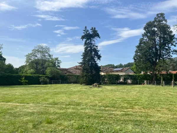 Terrain 818 m²