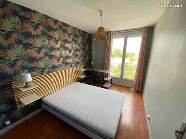 Chambre disponible dans colocation