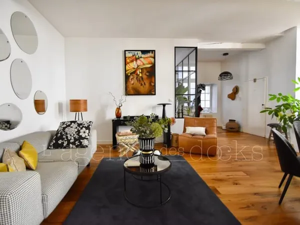 BORDEAUX CENTRE HISTORIQUE - TRÉS BEL APPARTEMENT RÉNOVÉ DAN