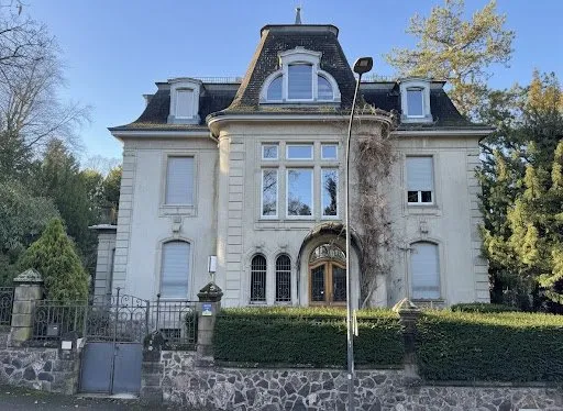 Maison 12 pièces 450 m²