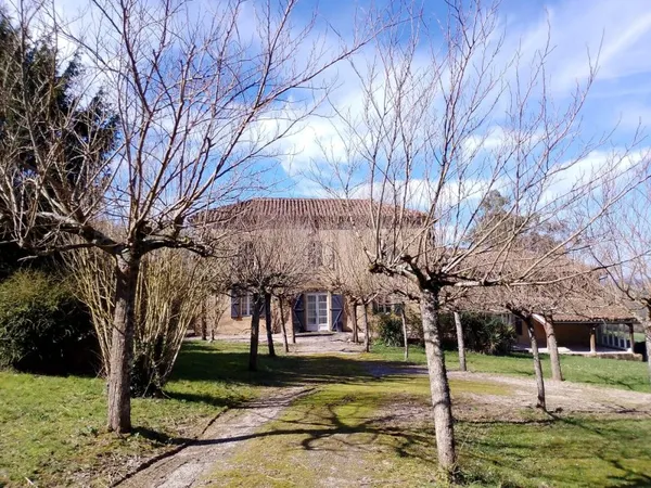 Maison 9 pièces 380 m²