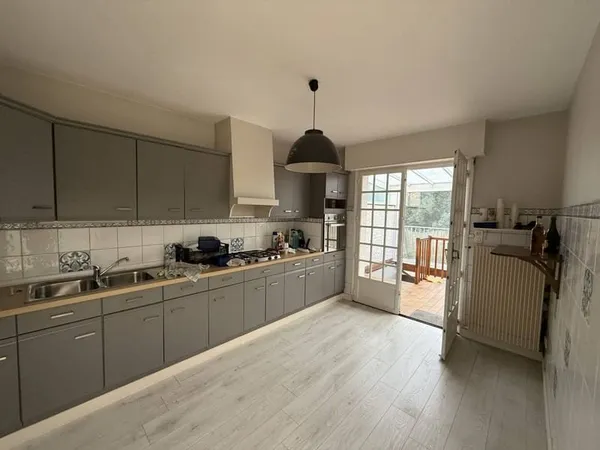 Local commercial 190 m²