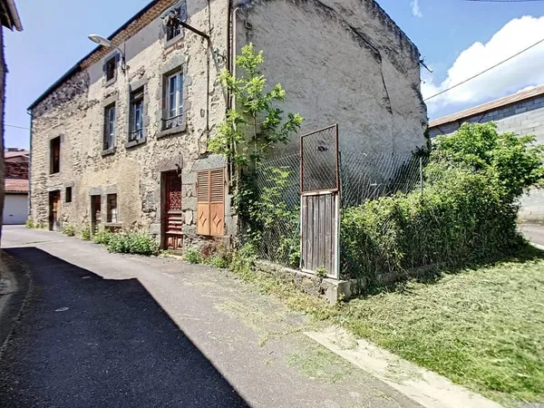 34MN CLERMONT - 24MN BESSE - Maison à rénover avec grange et