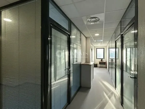 Bureau 135 m²