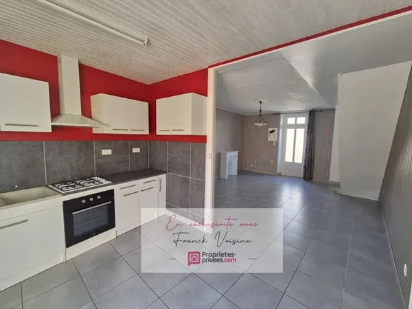 A VENDRE en Exclusivité aux Herbiers, Maison de ville de 65 m2 avec 2 chambres et cour fermée