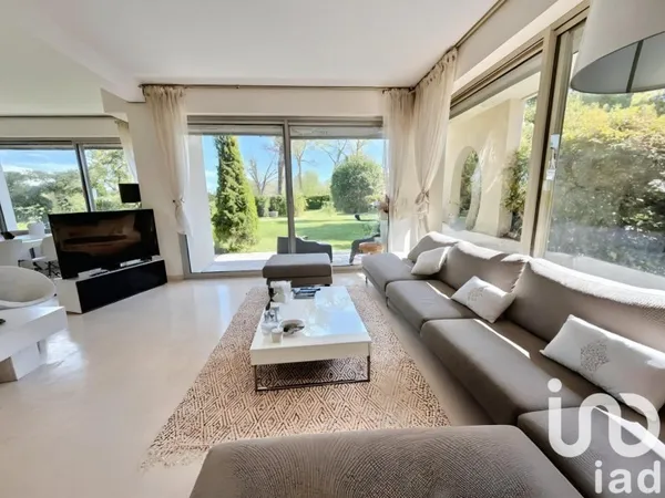 Maison 7 pièces 240 m²
