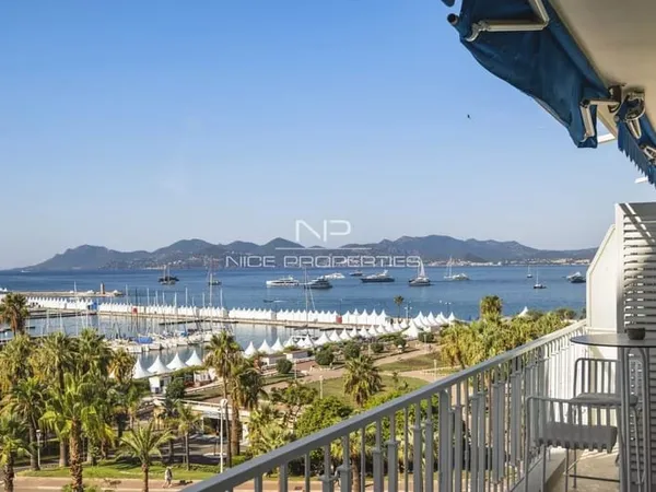 Cannes, 4 pièces avec terrasse et vue mer sur la Croisette