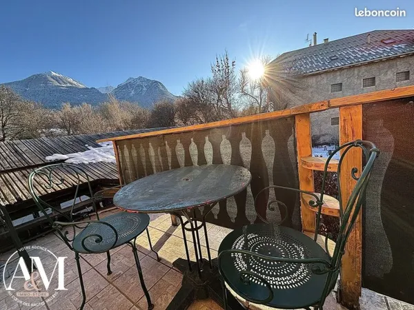 Maison 5 pièces 256 m²