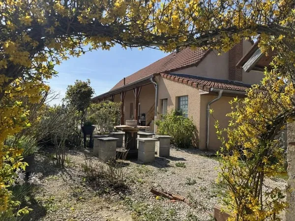 Maison de plain-pied 10 pièces 250 m²