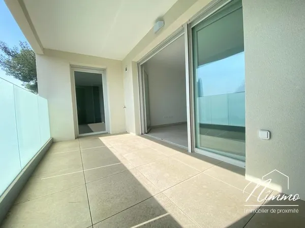 NIMES SUD COSTIERES APPARTEMENT T4 AVEC TERRASSE ET PARKING PRIVE .