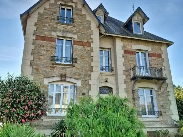 Maison Ploermel 11 pièce(s) 258 m2