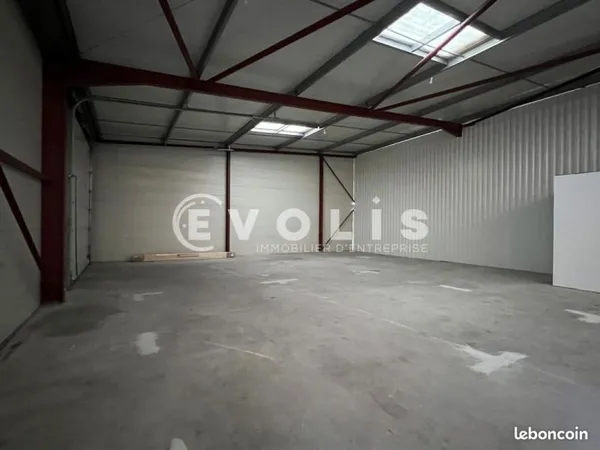Local d'activité 300 m²