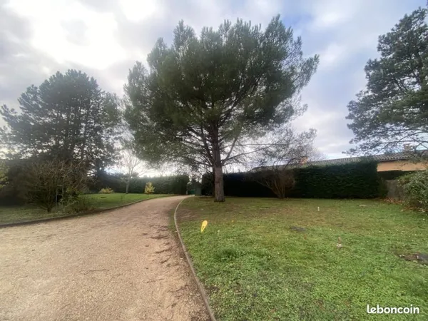 Terrain 700 m² Lissieu