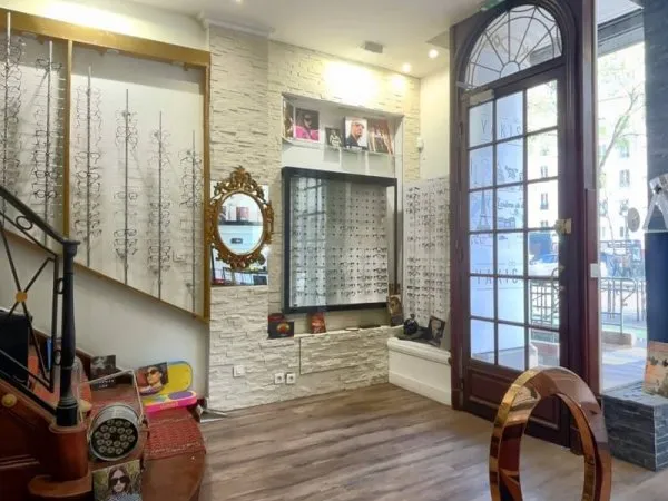 Local d'activité 244 m²