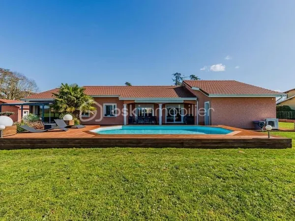 RARE MAISON PLAIN PIED DOUBLE GARAGE PISCINE SPA ET HAMMAM