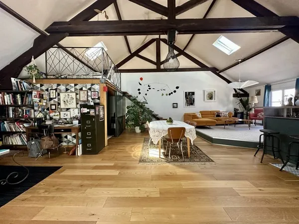 LOFT ATYPIQUE VOLUMES EXCEPTIONNELS DERNIER ÉTAGE