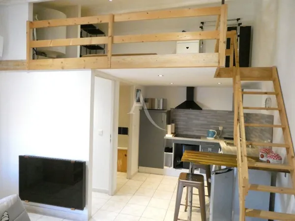 Secteur Mediathèque, T1 de 23m² + 10m² de mezzanine (actuellement loué 470 + 10 )