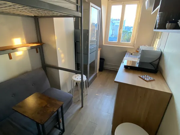 Location : Chambre de bonne - studette GARE DE LYON 12ème arrondissement PARIS 9m²