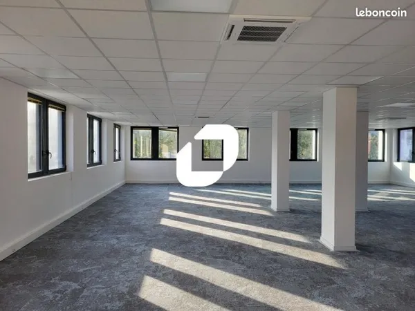 Bureau 670 m²