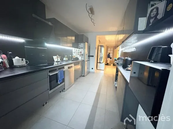 Grande maison Familiale avec Jardin à proximité du métro ave