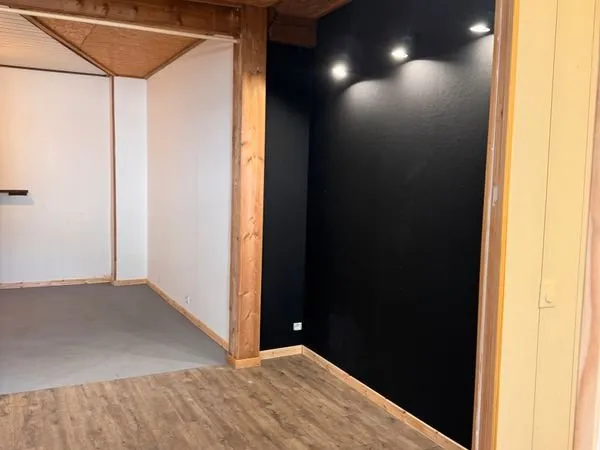 Local 35 m2 professionnel/stockage - calme + parking - 390 CC